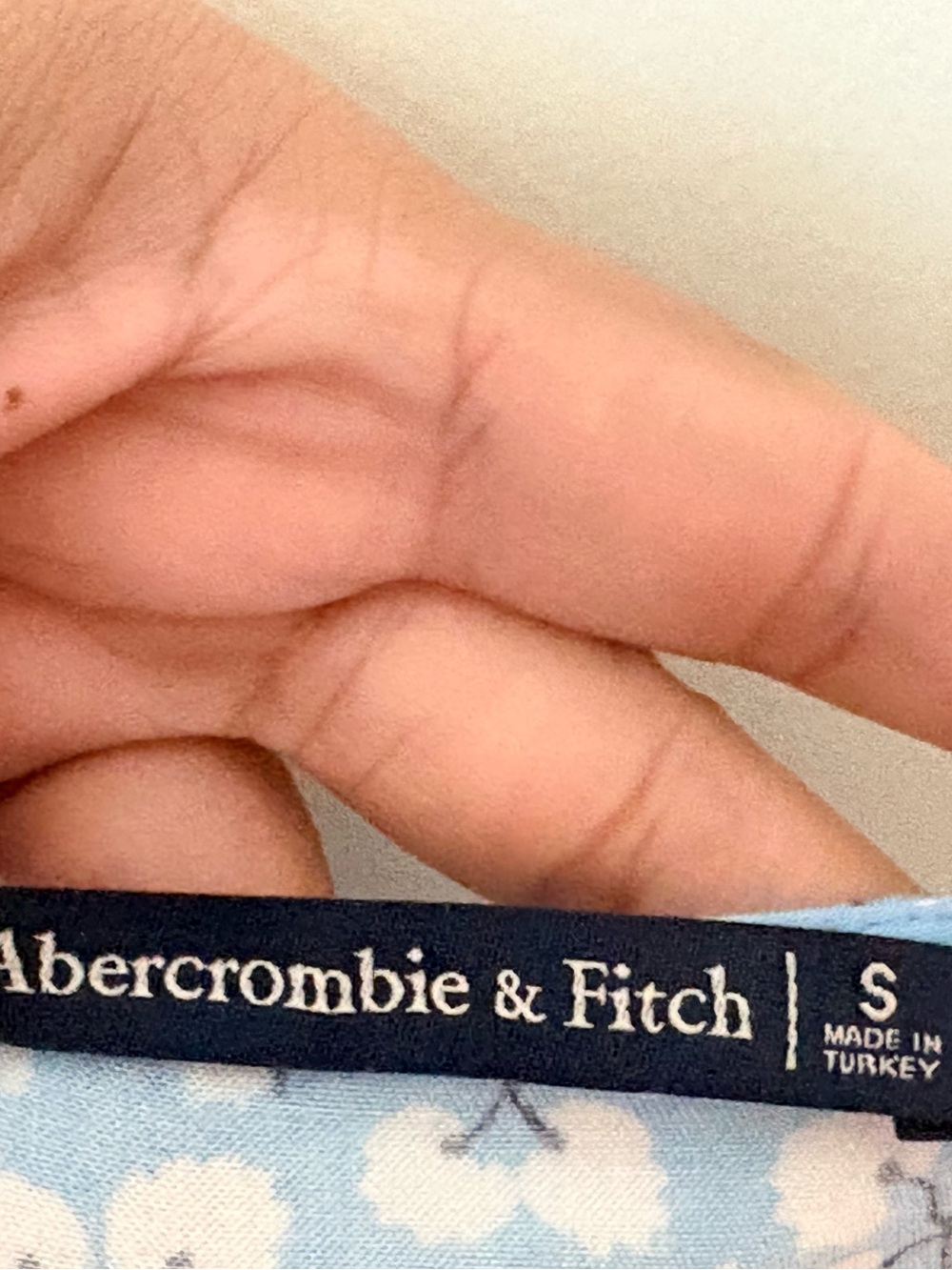 Abercrombie & Fitch Ditsy Floral Smocked V Neck Crop Top Blue S - Picture 10 of 10